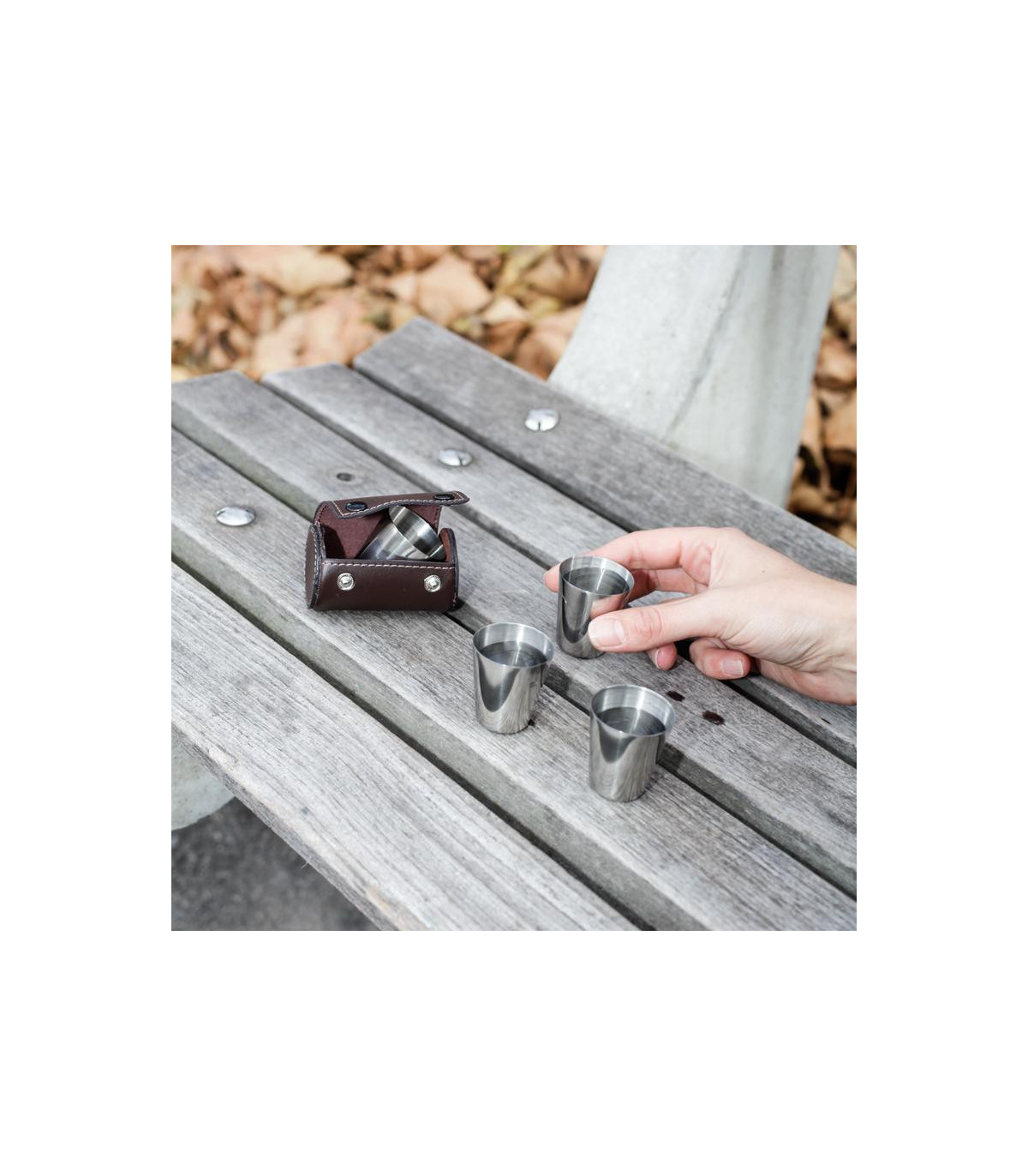 Sada 4 panáků v koženém pouzdře