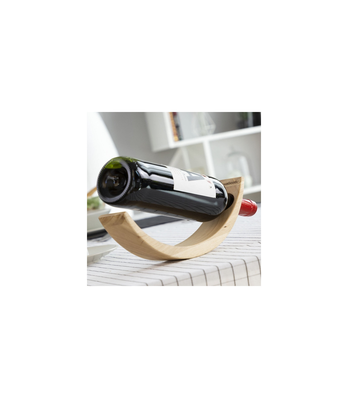 Dřevěný stojan na víno kolébka