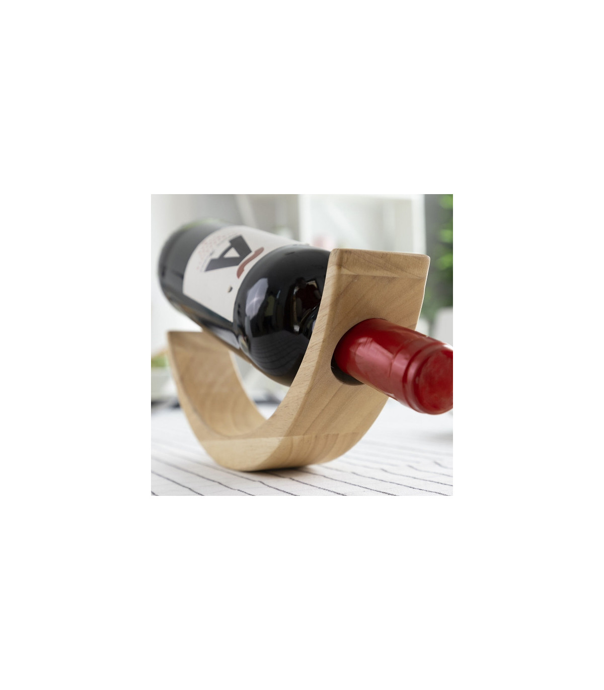 Dřevěný stojan na víno kolébka